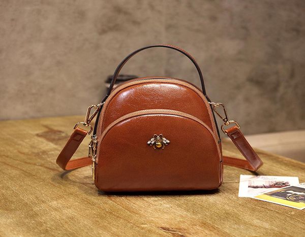 

2021 trendy retro bee small round bag wild messenger bag female fashion oneshoulder mini women bag backapck1805404