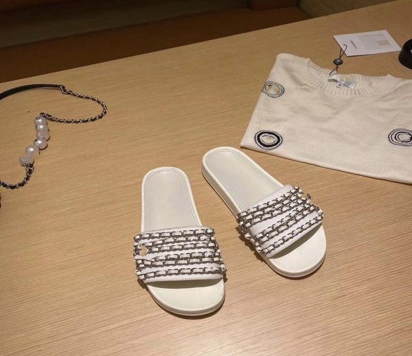 

luxury designer slides classic fashion black soft leather men slippers letter bees flip flops slippery flat chain sandals casual b4713729