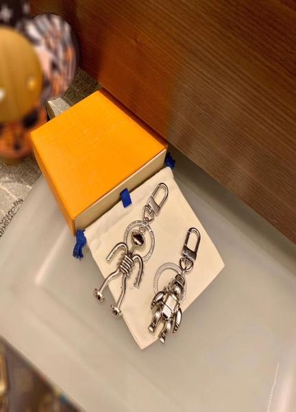 

2021 luxury designer keychain car key chain men women bag pendant accessories with box 2 options6159907, Silver