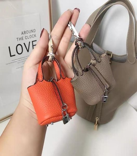 

luxurys keychain key ring case handbags hook designer mini bags hanger airpods cases earphone accessories mini satchel clutch bag 5317099, Black