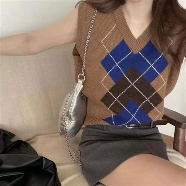

korean sleeveless knitted vest for women autumn retro irregular sweater contrasting colors fashionable, Black;white