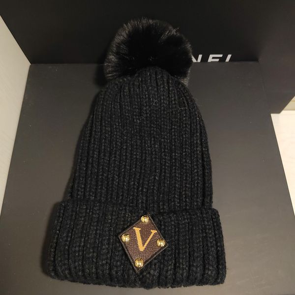 

luxury plush woolen hat, female designer beanie cap, woolen ball hat, thickened and warm, cold hat, and cold knit hat, Blue;gray
