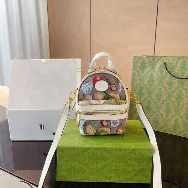 

mini backpack, easy to match, essential for street pgraphy, melting the heart of beauty