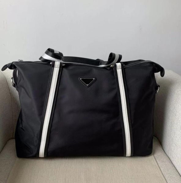 

2022 new fashion women travel bag men duffle bags crossbody handbags luggage handbag large capacity sport bag delivery lock key ta5700125
