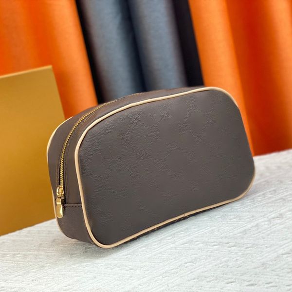 

DESIGNERS top quality women luxurys cosmetic bag woman leather zipper medium size wash bags man fashion brown flower clutch toiletry kits