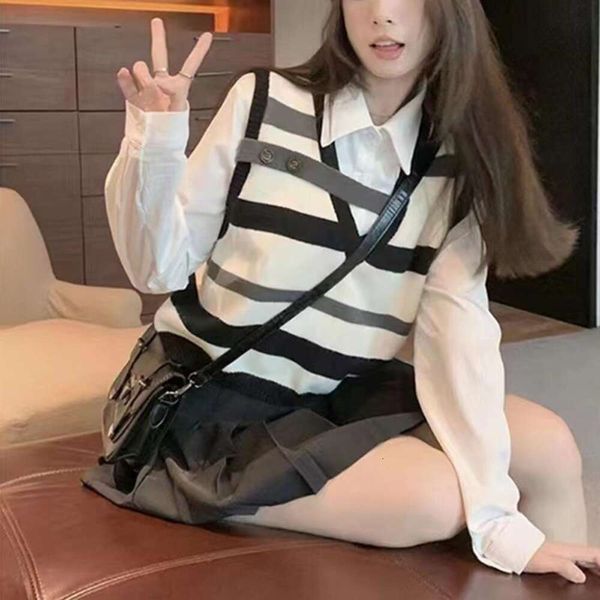 

korean striped v neck short vest womens western autumn and spring slimming knitted top, Black;white