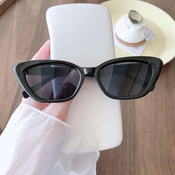 

fashion sunglasses for women anti ultraviolet sunshade triangular cat eye black men street shooting, White;black