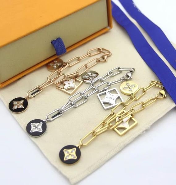 

new arrive fashion lady titanium steel v letter 18k plated gold thick bracelets with hollow out mother of pearl four leaf flower p4098442, Black