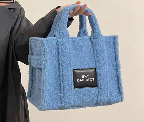 

2021 new autumn and winter lamb cashmere tote bag temperament carry handbag single shoulder across the female bag5598392