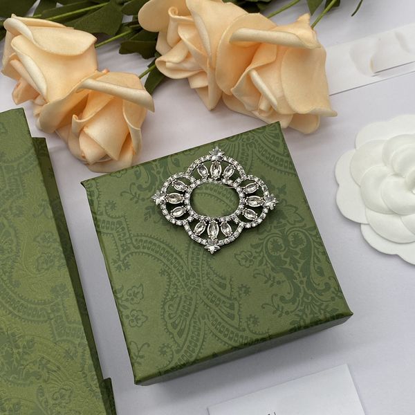 

Chic Double Letter Charm Earrings With Gift Box Embossed Stamp Studs Eardrop Dangler For Women Party Anniversary 2023 brooch