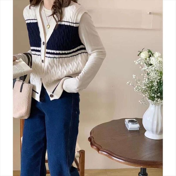 

early autumn retro preppy style short knitted vest womens folding sweater cardigan, Black;white
