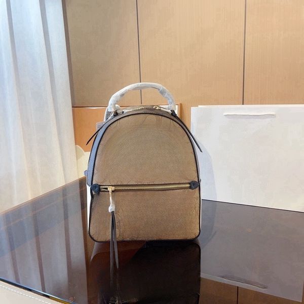 

backpack, classic with a hint of fashion, is now ready for autumn outings