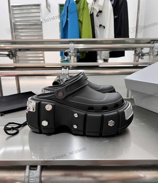 

paris men women punk style slippers flip flops hard beach pool slides sandals rubber rivet slide casual shoes water walker platform 35-45934, Black