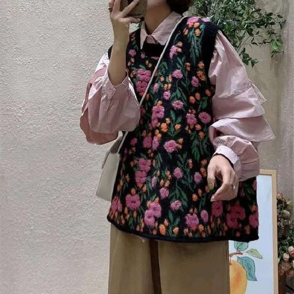 

heavy industry three dimensional flower retro knitted vest female large size loose lazy wind age reducing, Black;white