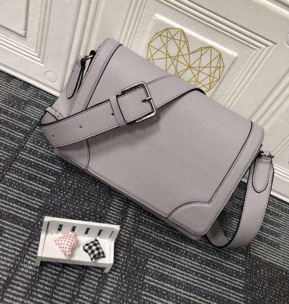 

2021 new fashion men shoulder bags solid taiga leather classic 3 colors casual messenger bag crossbodybags 2831839940556