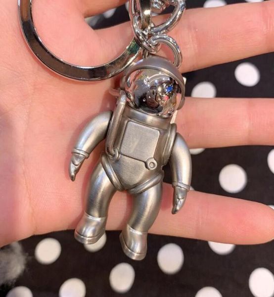 

keychains lvssletter 3d stereo astronaut viuton space robot letters fashion metal key chain pendant accessories original packaging2717356, Silver