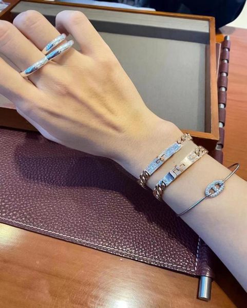 

2021 early autumn style fashion six diamond style kelly bracelet highend customized asian gold material diamondencrusted lady br9356022, Black
