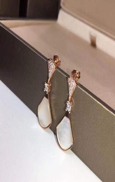 

2020 new arrival white fanshaped with crystal earrings long stud with box and dast bag fashion design stud8227303, Golden;silver