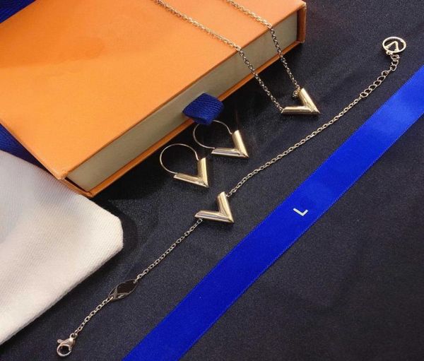 

popular brands fashion design stud earrings fashion design girls letter necklace love earrings 18k goldplated couple jewelry gift2680408, Golden;silver