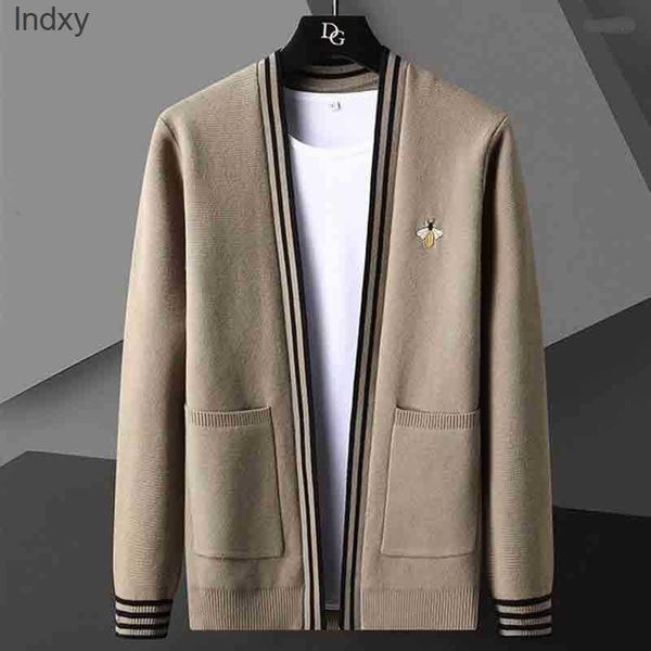

men's sweaters designer bee embroidery mens sweater cardigan brand korean casual coat elegant 2022 autumn men clothing, White;black