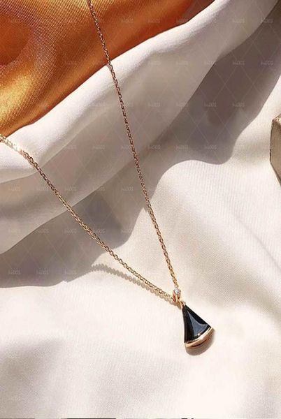 

light luxury designer brand necklace women039s fashion minority highgrade fanshaped small skirt clavicle chain holiday gift f7940229, Silver