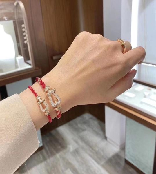 

22ss europe america style charm cuff bracelets brand men women presbyopic leather magnetic buckle hand rope metal pu bracelet bang8981651, White