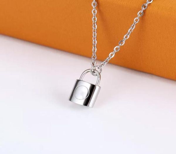 

fashion luxury pendant necklaces designer for men women gold necklace lock hight quality party wedding lover gift hip hop jewelry 6172341, Silver