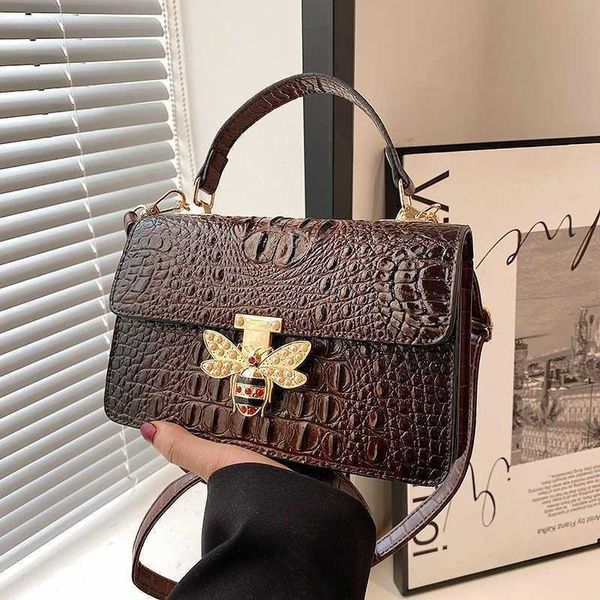 

new crocodile pattern bee womens single shoulder bag gradient little crossbody bags light luxury handbag womens bag 230425