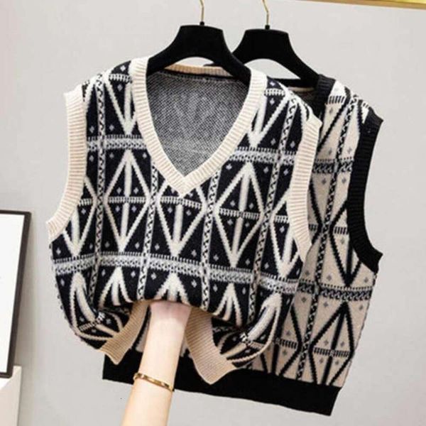 

vintage jade patterned v neck knitted vest for women spring and autumn style folded sweater jacket, Black;white