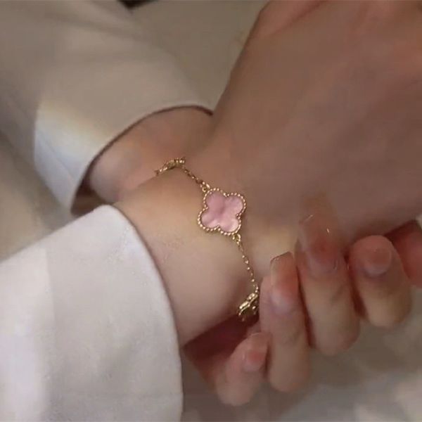 

korean version niche design high-end pink slightly inlaid four leaf clover bracelet, feminine temperament, fashionable and exquisite bracele, Golden;silver