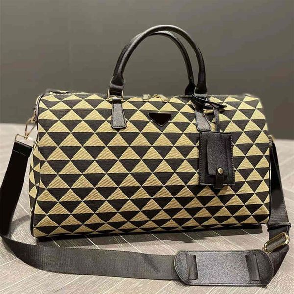 

triangle print travel bag duffle bag women men designer travel luggage boarding bag ladies classic large capacity shopping handbag285y