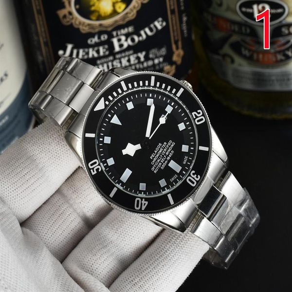 

2021 luxury mens watches three-needle working series with calendar function quartz watch fashion tudo brand wristwatc263r, Slivery;brown