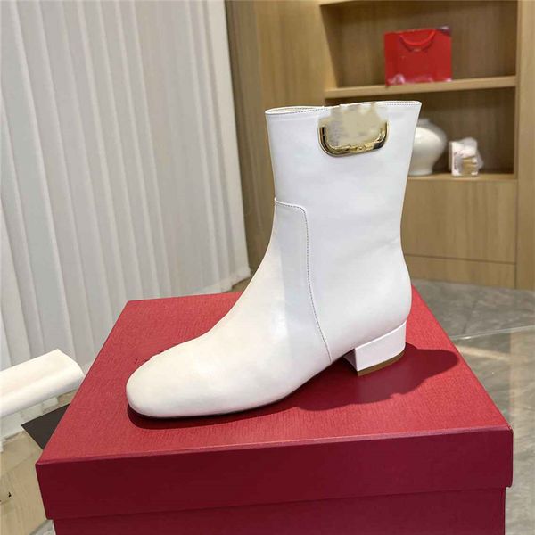 

luxury design boots 2023 valentinosity fashion women's work decoration snow skid anti slip knight boots martin boots casual socks boots, Black