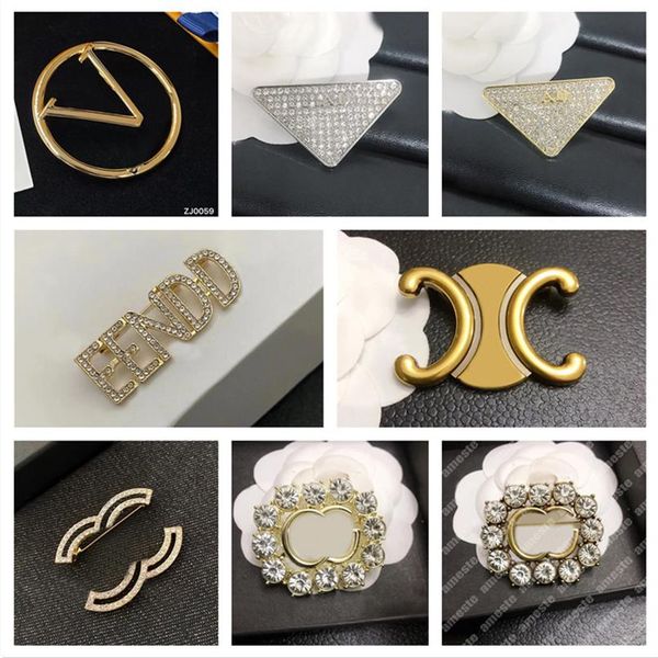 

designer men womens brooch pins brand letter brooch fashion pearl brooches luxury jewelry breastpin ladies dress accessory pins 8 261r, Gray