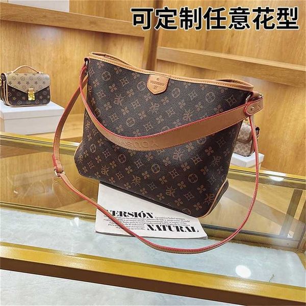 

2023 new small fashion chain versatile one shoulder crossbody premium women's bag 2tu