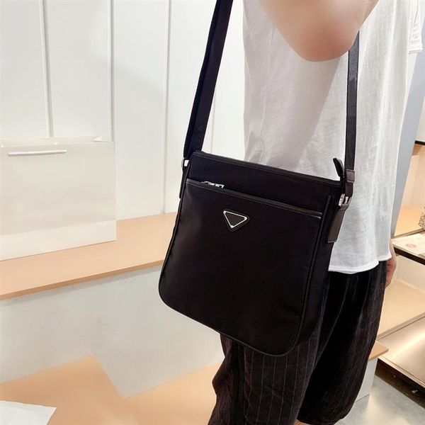 

2022 mens black briefcases designer nylon shoulder bags fashion crossbody triangle messenger bag medium size men brief cases225s