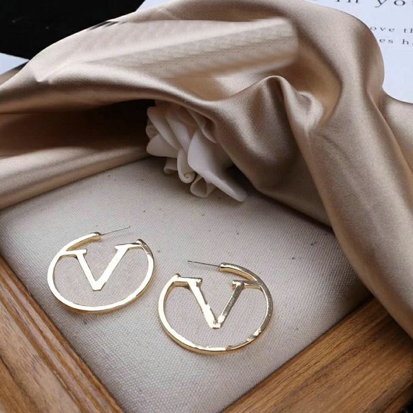 

Classic Style Letter Large Circle Hoop Huggie Earrings Jewelry Designer Earrings Simple Womens Jewelry Accessories