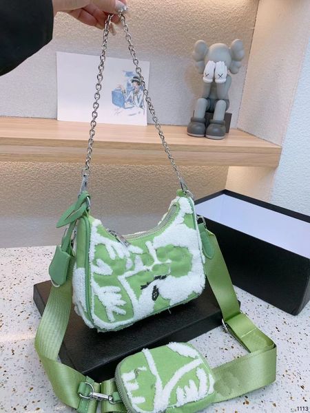 

2023 Winter Three-in-one Underarm Bag Wide Shoulder Strap Chain Casual Handbag Women's Shoulder Bag Fashion Crossbody Bag Luxury Square Mobile Phone Bag Lipstick Bag