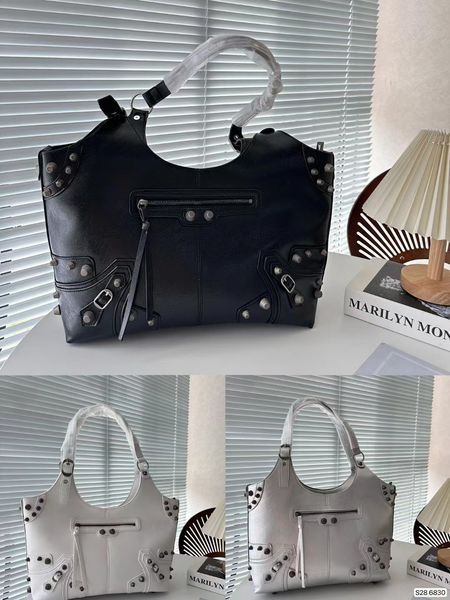 

2023 new motorcycle bag with super large capacity, casual handbag womens armpit bag fashionable luxury tote bag iPad bag crossbody bag item number 6830