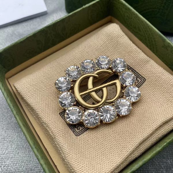 

Pins Brooches Brooch designer brooch luxury broche Letter solid colour design jewlery diamond versatile style brooch dinner wear great Three colours jewlery good