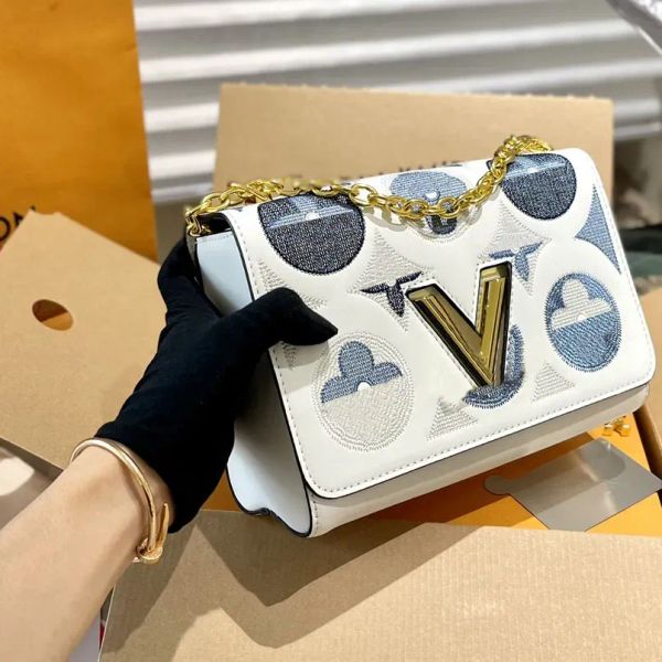 

7A Designer Bag Luxury Shoulder Bag Popular Twist Bags Leather Small Square Designers Bag Long Chain V Shaped Buckle Simple Fashion, Ftu