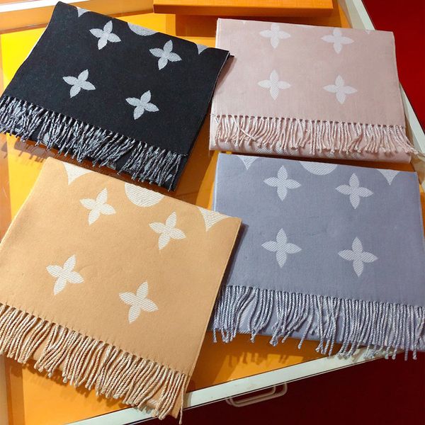 

Designer V Silk scarf Mens luxury scarf Womens Four Seasons shawl Fashion letter scarf size 186*34cm 4 color high quality optional exquisite V9PV