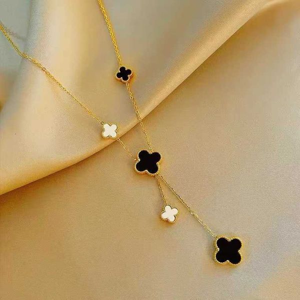 

Designer necklace four-leaf Clover luxury top jewelry Titanium steel female colorfast black-and-white double-sided necklace female Jewelry gift Van Clee, 877 black red clover