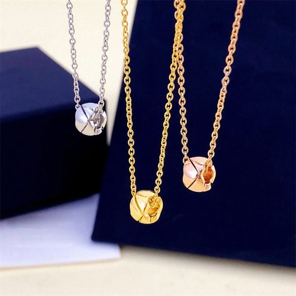 

Diamond Necklace Love Necklaces Luxury Jewelry for Women Men 18K Rise Gold Silver Perfume Pineapple Chain Necklace Fashion Jewelry Wedding Party Gift Dhgate