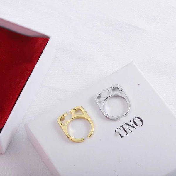 

Designer Ring letter V Luxury top jewelry Valentinolies 23 Summer New Simple Brass Material English Letter Advanced Fashion Precision Ring Valentine's Jewelry gift