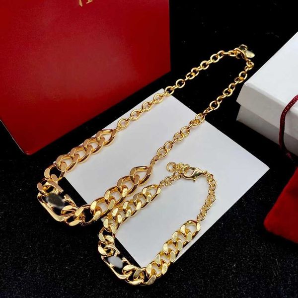 

Designer necklace Letter v Luxury Top Valentinolies jewelry versatile street thick chain design. Brass material Huajia gold chain necklace bracelet accessories