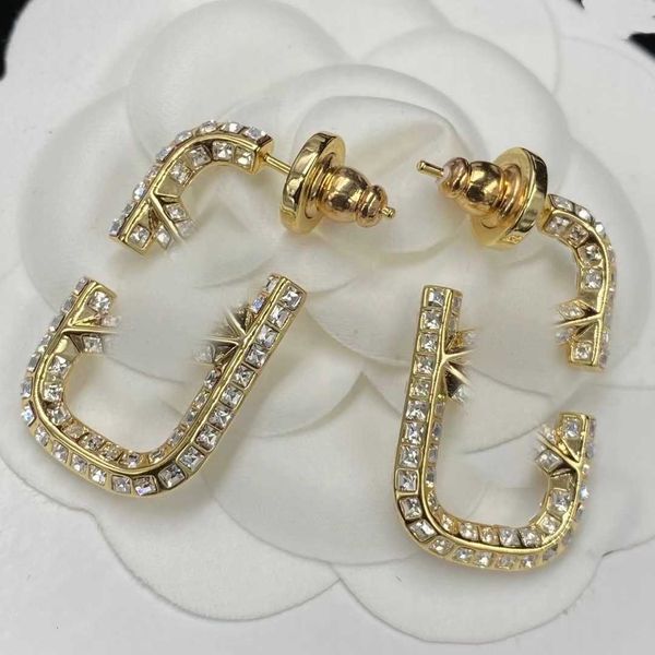 

Designer Earrings letter V Luxury top jewelry Valentinolies Premium Gold Geometric English Letter Hollow out Design Brass Material design
