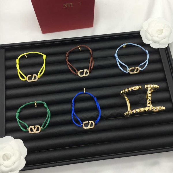 

Designer Bracelet Letter v Luxury Top Valentinolies jewelry New Auspicious Fortune V Hand Rope Good Luck Red Exaggerated Brass accessories