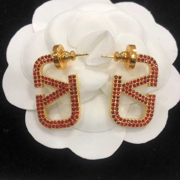 

Designer Earrings letter V Luxury top jewelry Valentinolies Female Letter Inlaid Red Diamond Brass Material Earstuds Valentine design