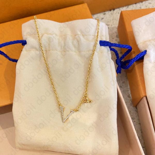 

Pendant Necklace Designer Fashion Necklaces Pearl Woman Luxury Pendants Classic Letters Jewelry Top Quality Luxurys 5 Colors